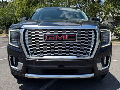 Used 2024 GMC Yukon XL Denali w/ Advanced Technology Package AWD/4WD image 2