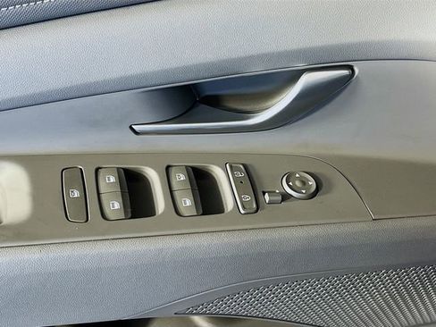 Used 2025 Hyundai Elantra Sport image 12