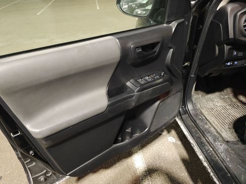 Used 2022 Toyota Tacoma SR image 6