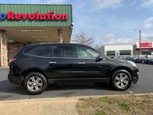 Used 2017 Chevrolet Traverse LT FWD image 8