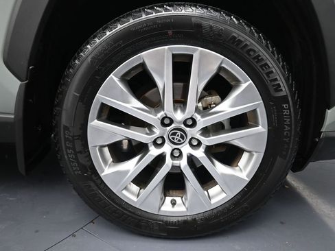 Used 2023 Toyota RAV4 XLE Premium image 5