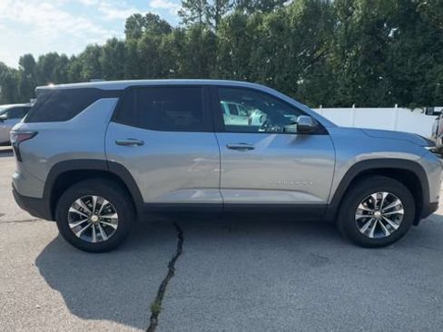 Used 2026 Chevrolet Equinox LT AWD/4WD image 9