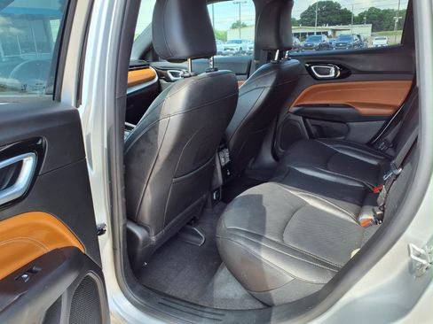 Used 2025 Jeep Compass Limited w/ Elite Group AWD/4WD image 19