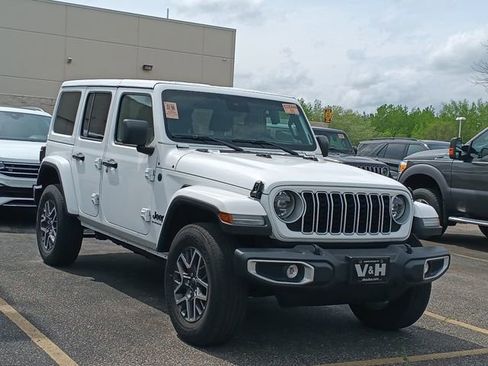 Used 2025 Jeep Wrangler Unlimited Sahara AWD/4WD image 1