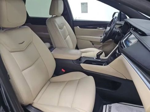 Used 2018 Cadillac XT5 FWD image 12