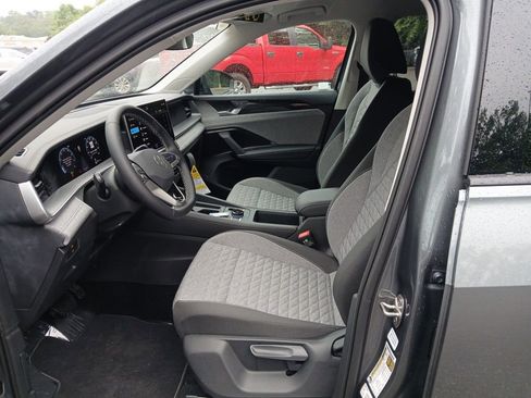 New 2025 Volkswagen Tiguan S w/ 18" Wheel Package image 9