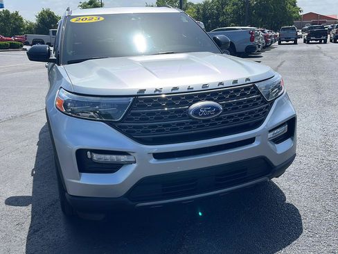 Used 2023 Ford Explorer XLT w/ Equipment Group 202A AWD/4WD image 8