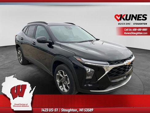 Used 2025 Chevrolet Trax LT FWD image 1