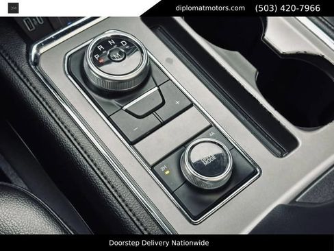 Used 2020 Ford Expedition XLT w/ Equipment Group 202A AWD/4WD image 40