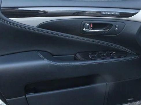 Used 2016 Lexus LS 460 AWD image 41