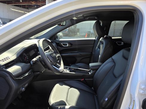 New 2026 Jeep Compass Latitude image 6