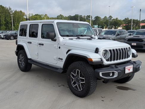 New 2026 Jeep Wrangler Unlimited Sahara AWD/4WD image 7