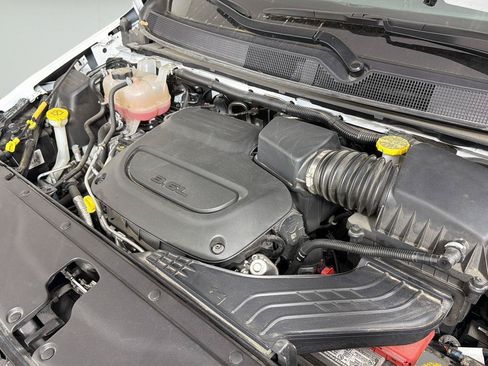 Used 2025 Chrysler Pacifica Select FWD image 13