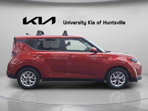 Used 2023 Kia Soul S image 2