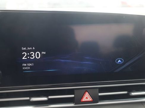 Certified 2025 Hyundai Elantra SEL FWD image 16