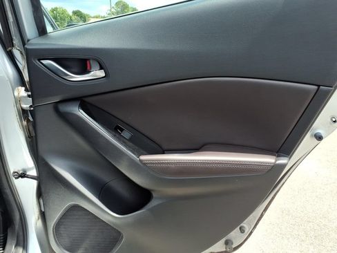 Used 2018 MAZDA MAZDA3 Touring FWD image 12