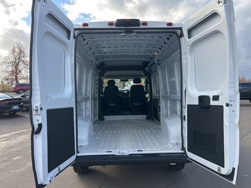 Used 2025 RAM ProMaster 2500 w/ Storage Group image 4