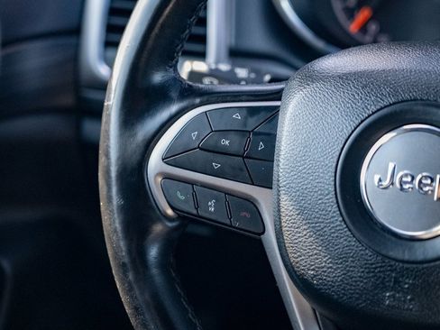 Used 2021 Jeep Grand Cherokee Laredo X image 20