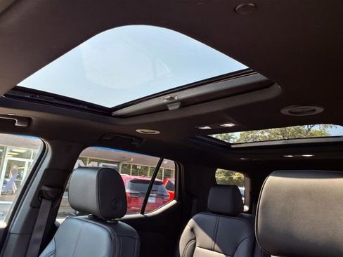 Used 2023 Chevrolet Traverse RS image 23