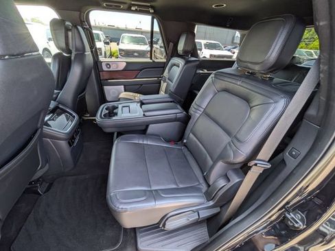 Used 2023 Lincoln Navigator Reserve AWD/4WD image 18