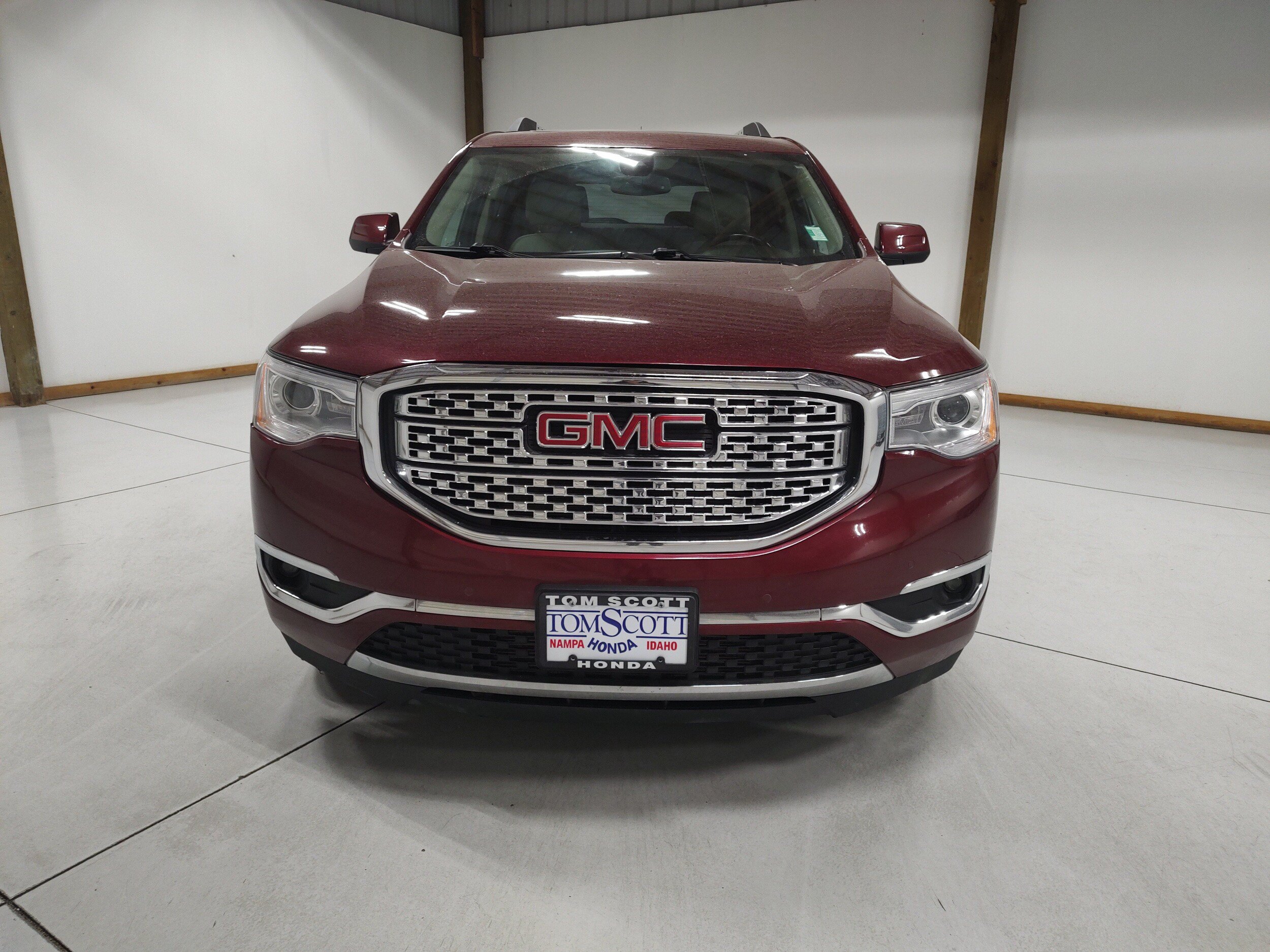 Used 2018 GMC Acadia Denali AWD/4WD image 3