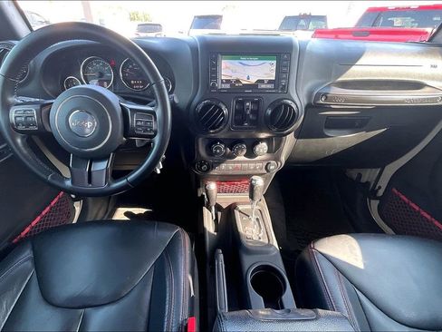 Used 2017 Jeep Wrangler Unlimited Rubicon AWD/4WD image 9