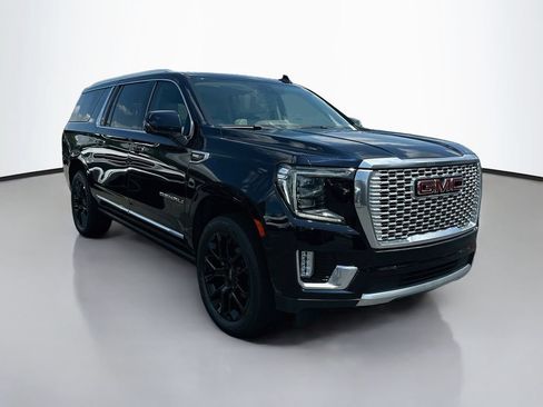 Used 2022 GMC Yukon XL Denali w/ Advanced Technology Package AWD/4WD image 7