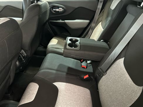 Used 2014 Jeep Cherokee Latitude AWD/4WD image 5