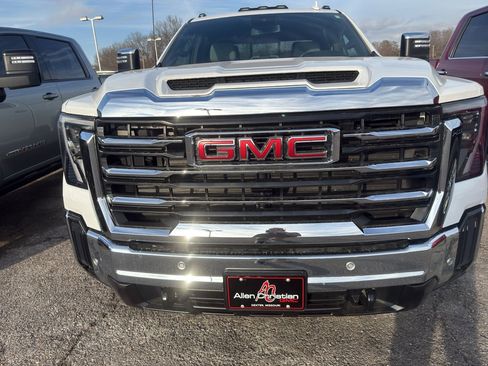 Used 2025 GMC Sierra 2500 SLT w/ SLT Premium Package image 5