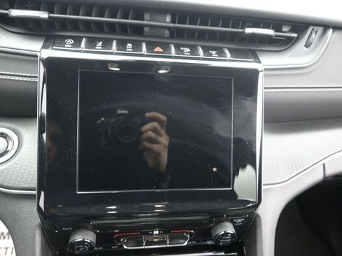 Used 2023 Jeep Grand Cherokee Laredo RWD image 13