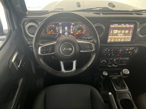 Used 2018 Jeep Wrangler Unlimited Sahara AWD/4WD image 32