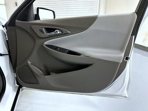 Used 2025 Chevrolet Malibu LT FWD image 17
