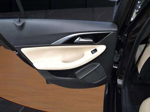 Used 2017 INFINITI QX30 image 20