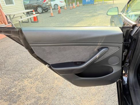 Used 2022 Tesla Model 3 Long Range AWD/4WD image 26