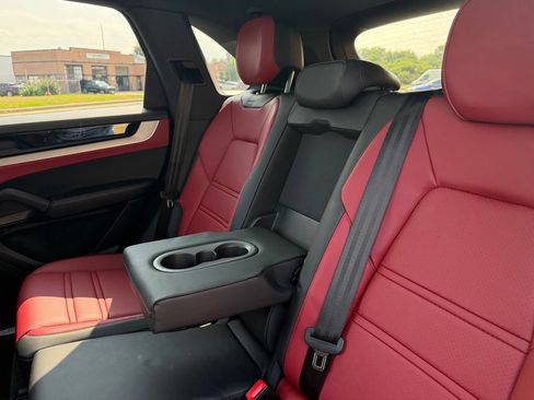 Certified 2025 Porsche Cayenne AWD/4WD image 21
