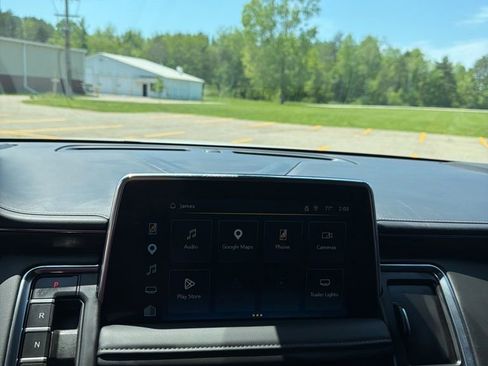 Used 2023 Chevrolet Suburban Z71 AWD/4WD image 17