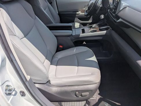 Used 2023 Toyota Sienna XLE FWD image 29