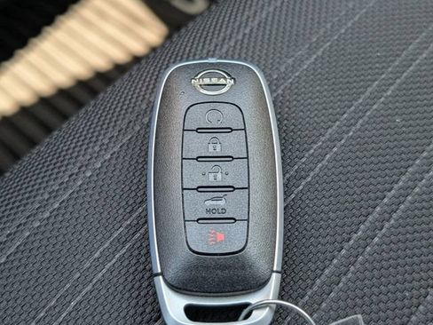 Used 2025 Nissan Rogue SV AWD/4WD image 33