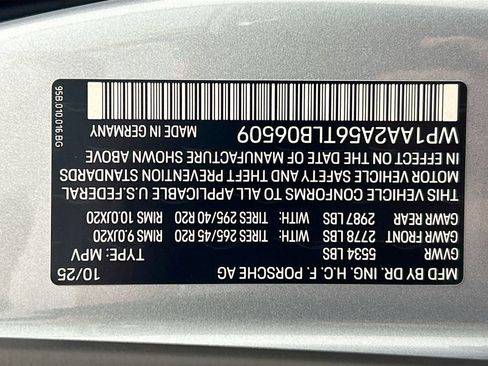 Used 2026 Porsche Macan AWD/4WD image 36
