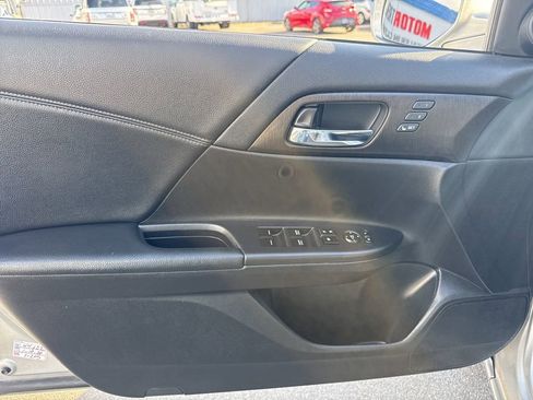 Used 2015 Honda Accord EX-L image 9