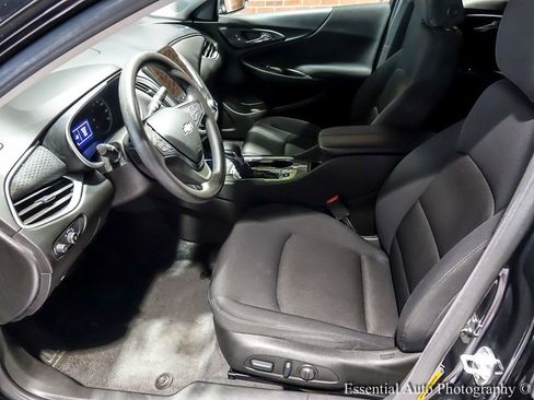 Used 2025 Chevrolet Malibu LT image 13