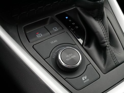Certified 2024 Toyota RAV4 XLE AWD/4WD image 28