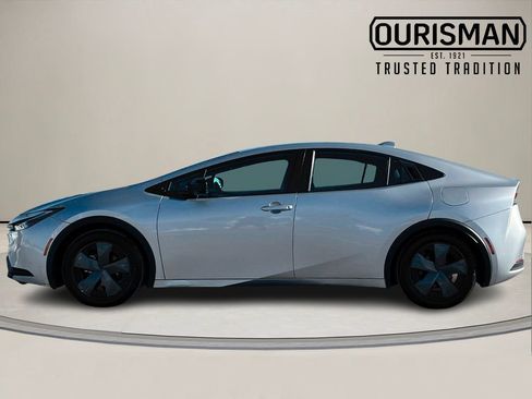 Used 2024 Toyota Prius LE image 3