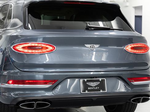 Used 2023 Bentley Bentayga AWD/4WD image 22