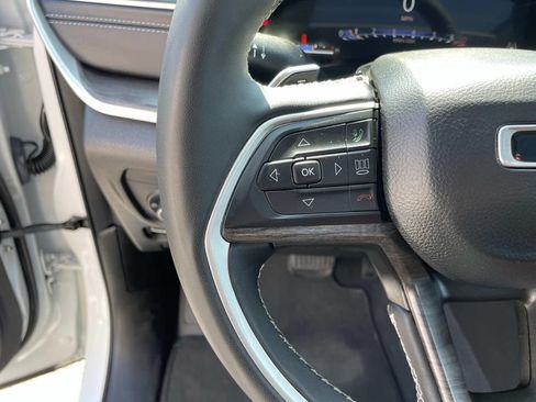 Used 2023 Jeep Grand Cherokee L Limited AWD/4WD image 43