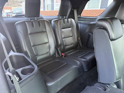 Used 2016 Ford Explorer XLT w/ Equipment Group 202A AWD/4WD image 19