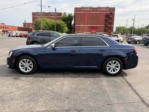 Used 2016 Chrysler 300 Limited RWD image 5