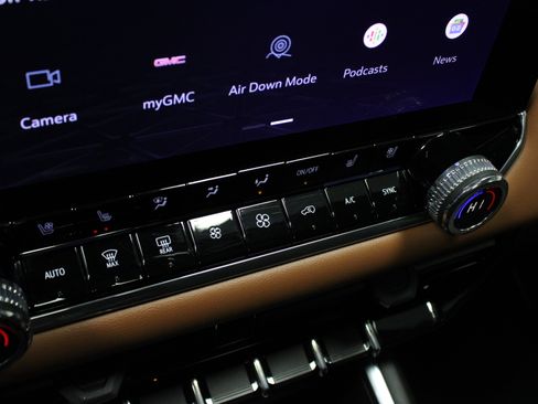 Used 2024 GMC Canyon AT4 w/ AT4 Premium Package image 26