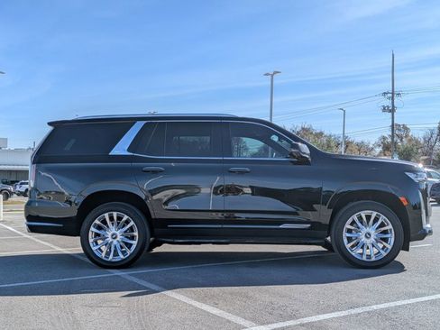 Used 2024 Cadillac Escalade Premium Luxury image 4