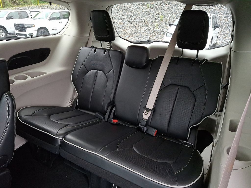 Used 2024 Chrysler Pacifica Limited FWD image 15